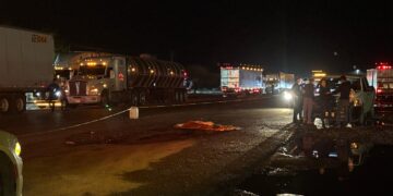 Camión de carga arrolla y mata a “lava-trailers” en carretera Victoria-Jaumave