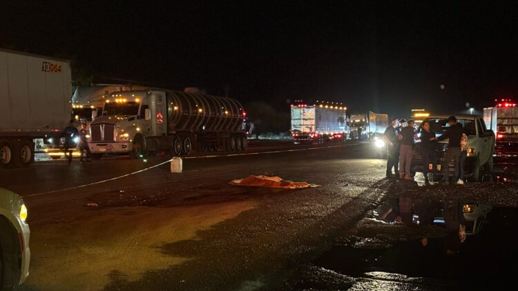 Camión de carga arrolla y mata a “lava-trailers” en carretera Victoria-Jaumave
