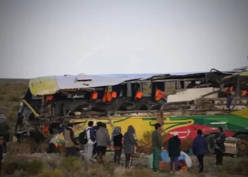 Choque entre autobuses deja al menos 37 muertos en Bolivia