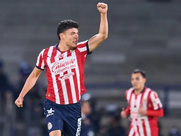 Chivas derrota 1-0 a Pumas con gol de último minuto