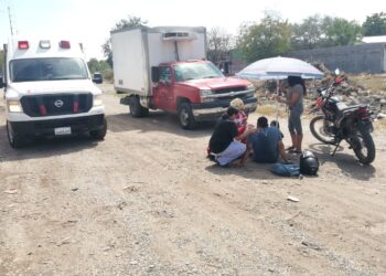 Motociclista derrapa en Av. Las Torres y se fractura una pierna