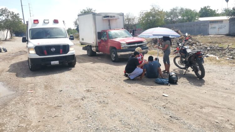 Motociclista derrapa en Av. Las Torres y se fractura una pierna