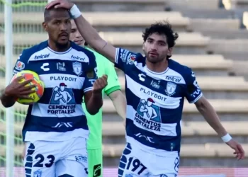 Pachuca rescata empate 2-2 ante Juárez con goles en 4 minutos