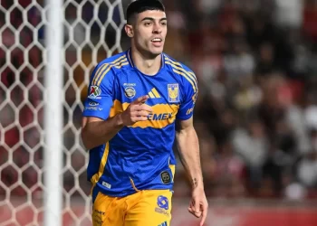 Tigres mantiene hegemonía sobre Necaxa con gol en la compensación