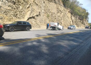 Vuelca auto en carretera Victoria-Monterrey, a la altura de Hidalgo