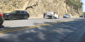 Vuelca auto en carretera Victoria-Monterrey, a la altura de Hidalgo