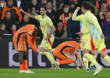 España rescata un agónico empate 2-2 en Países Bajos