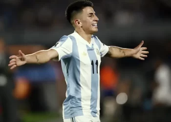 Argentina derrota 1-0 a Uruguay en Montevideo y se acerca al Mundial 2026