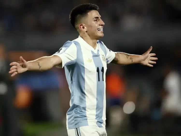 Argentina derrota 1-0 a Uruguay en Montevideo y se acerca al Mundial 2026