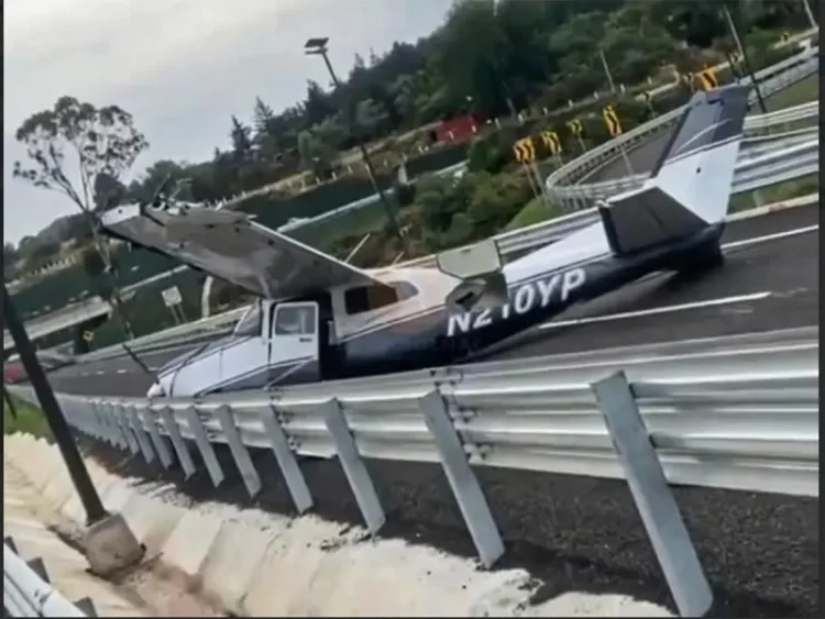 Aterrizaje forzoso en carretera de Hidalgo asusta a los pobladores