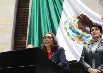 Piden prohibir uso de celulares, tabletas electrónicas y relojes inteligentes en planteles de educación básica