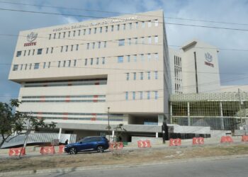 Constatan Américo Villarreal y Martí Batres obra del nuevo hospital del ISSSTE en Tampico
