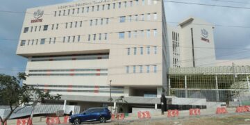 Constatan Américo Villarreal y Martí Batres obra del nuevo hospital del ISSSTE en Tampico