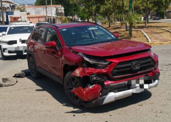 Enésimo accidente en el peligroso crucero de calles 13 y Bulevar López Mateos de Cd. Victoria