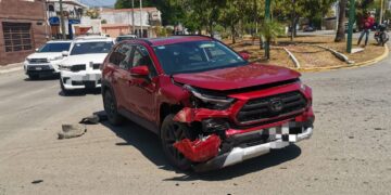 Enésimo accidente en el peligroso crucero de calles 13 y Bulevar López Mateos de Cd. Victoria