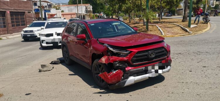 Enésimo accidente en el peligroso crucero de calles 13 y Bulevar López Mateos de Cd. Victoria