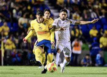 América golea en su cancha 3-0 a un desangelado Tigres 