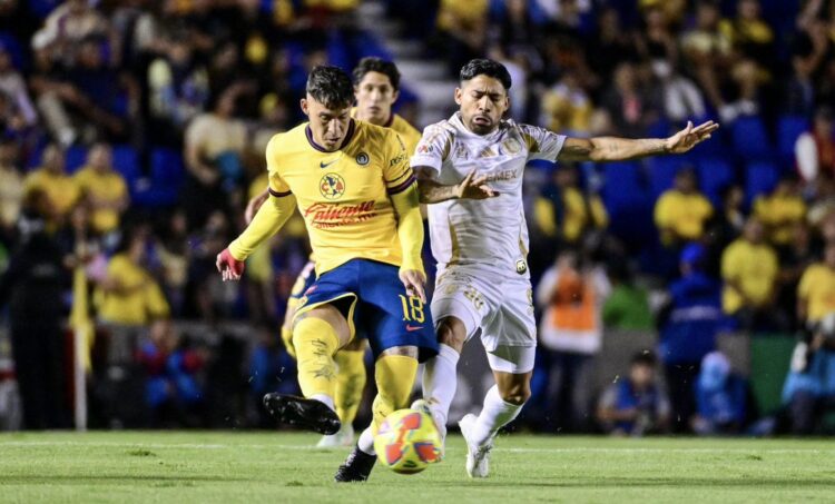 América golea en su cancha 3-0 a un desangelado Tigres 