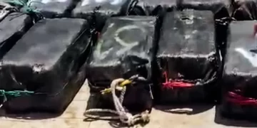 Aseguran embarcación con 1.8 toneladas de cocaína en costas de Acapulco