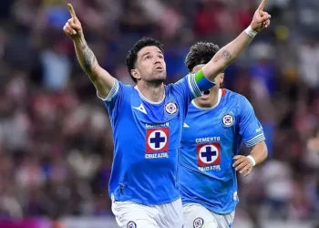 Golazo de ‘Nacho’ Rivero da triunfo a Cruz Azul 1-0 sobre Chivas