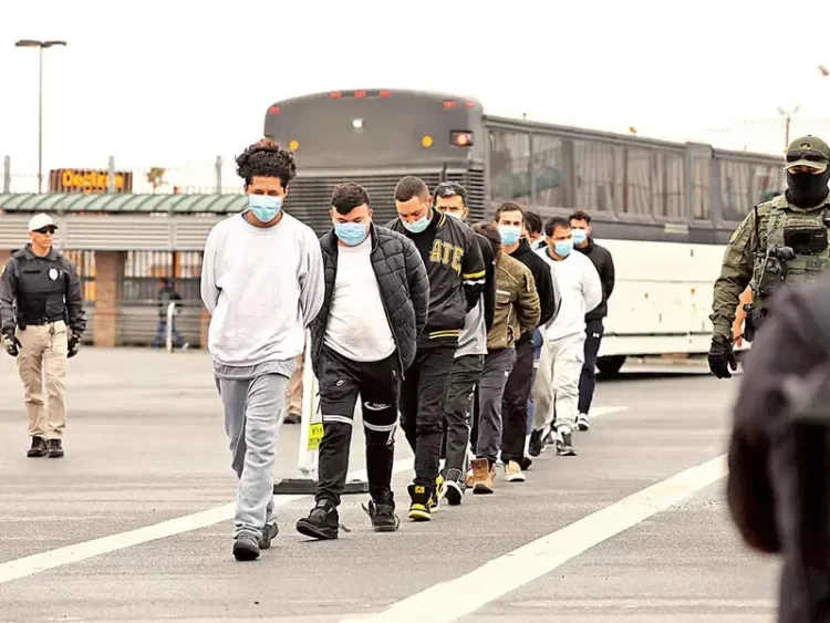 Deportados se desenraizan de su estado; insisten en saltar la valla fronteriza