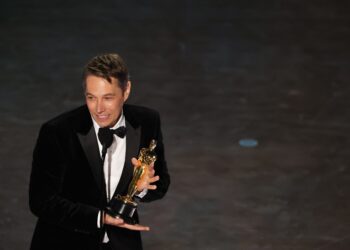 ‘Anora’ gana dos Premios Oscar: Mejor Guión y Mejor Edición, gracias a Sean Baker