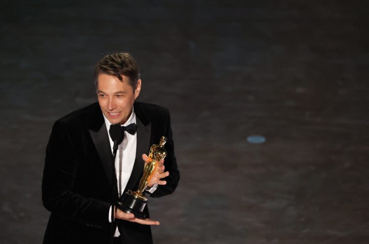 ‘Anora’ gana dos Premios Oscar: Mejor Guión y Mejor Edición, gracias a Sean Baker