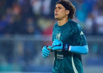 Guillermo Ochoa y AVS salen de zona de descenso con triunfo al 90+6′