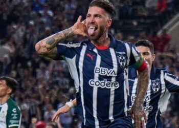 El español Sergio Ramos anota su primer gol con Rayados de Monterrey