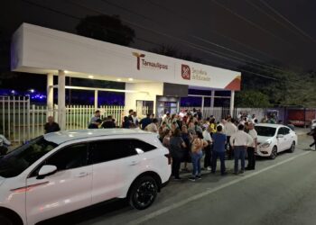 Encadenan 60 maestros del SNTE y Ulises Ruiz accesos a Secretaría de Educación de Tamaulipas