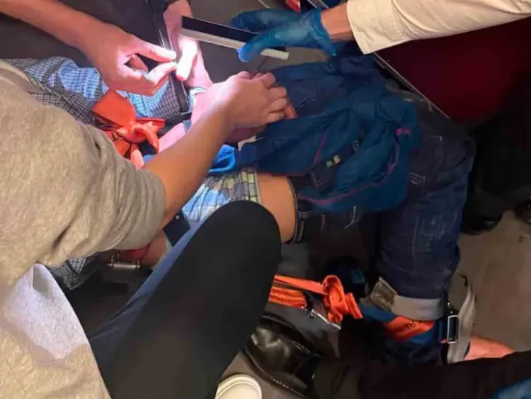 Pasajero intenta abrir la puerta del avión en pleno vuelo Madrid-Caracas