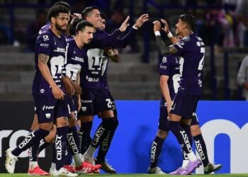 Pumas toma ventaja 2-0 contra Alajuelense; Efraín Juárez debutó como técnico