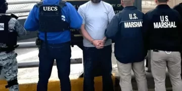 Entregan a EU a estadunidense que habría vendido armas para atacar a García Harfuch