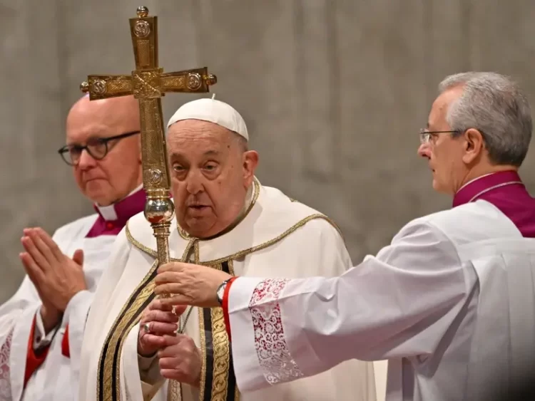 Papa Francisco está estable y sin crisis respiratoria: El Vaticano