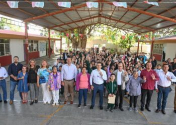 Escuela de Col. Las Brisas pide piso el Gobierno de Victoria le construye aula