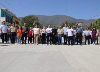 Inaugura alcalde de Victoria calle de concreto hidráulico en la colonia Cuauhtémoc.