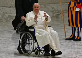 Papa Francisco reaparece en audio desde el hospital y agradece oraciones; “Dios los bendiga”