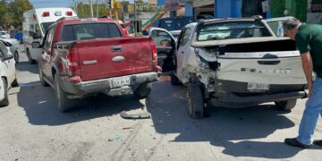 Tres heridos y cuantiosos daños materiales en carambola vehicular en 16 y Sonora de Cd. Victoria