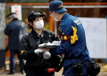 Mujer japonesa deja a su esposo desnudo en un balcón… y muere de hipotermia