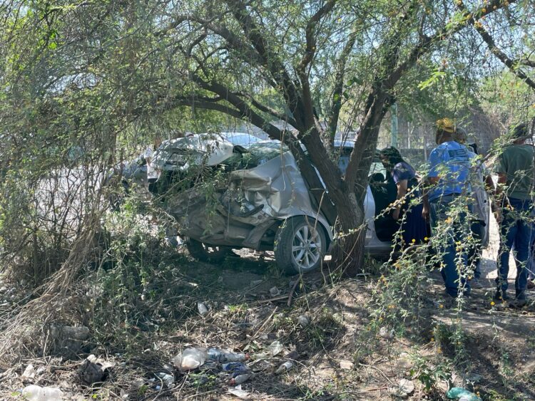 Dama herida en choque de autos frente al ejido Santa Librada al sur de Cd. Victoria