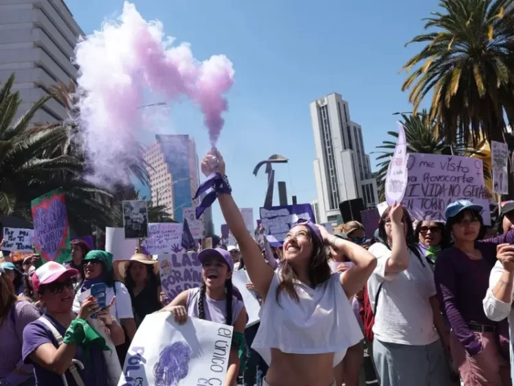 Más de 200 mil mujeres asistieron a la marcha del 8M en la CDMX; hubo saldo blanco