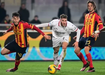 Milan y Santiago Gimenez protagonizan épica remontada 3-2 a Lecce