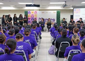 La UAT ofreció a sus universitarias el recital “Voces Violeta”