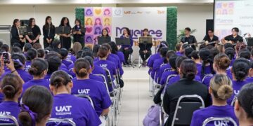 La UAT ofreció a sus universitarias el recital “Voces Violeta”