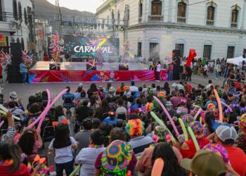 Disfrutan más de 5 mil victorenses el Carnaval Familiar en el 17 “Te Quiero Más”.