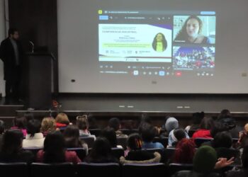 Impartieron a estudiantes conferencia sobre aranceles en la Universidad Politécnica de Victoria