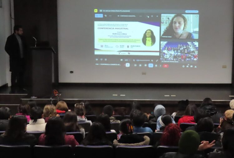 Impartieron a estudiantes conferencia sobre aranceles en la Universidad Politécnica de Victoria