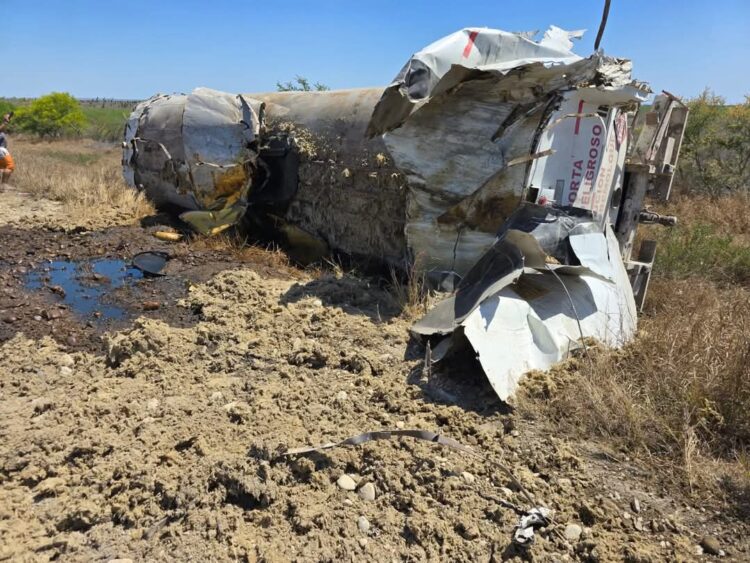 Vuelca tráiler con aceite en el km. 57 de la carretera Victoria-Matamoros, en Tamaulipas