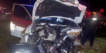 Chocan en carretera Victoria-Monterrey camioneta y patrulla; un muerto y cuatro heridos