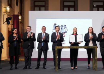 Sheinbaum firma decreto para rescatar 400 mil créditos impagables del FOVISSSTE